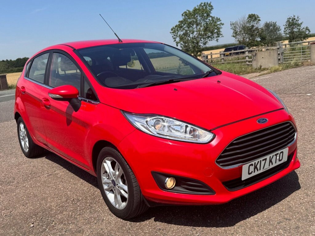 Ford Fiesta Hatchback Red #4