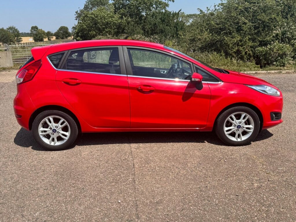 Ford Fiesta Hatchback Red #3