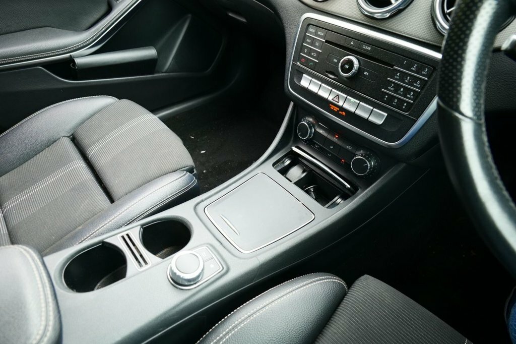 Mercedes-Benz GLA Class 1.6L Urban Edition MJ69LKY Red #6