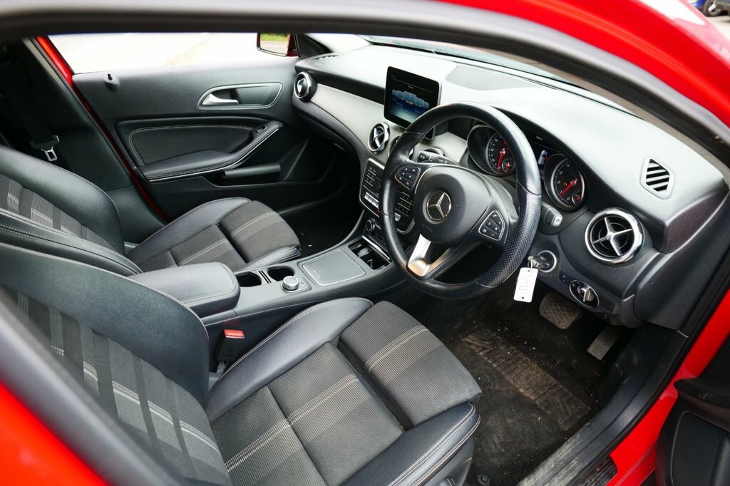 Mercedes-Benz GLA Class 1.6L Urban Edition MJ69LKY Red #3