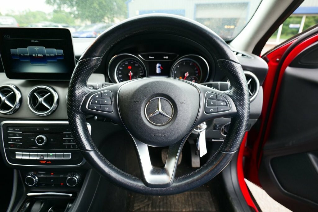 Mercedes-Benz GLA Class 1.6L Urban Edition MJ69LKY Red #4