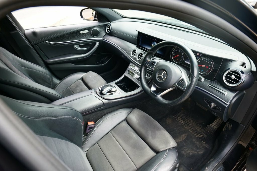 Mercedes-Benz E Class 2L Amg Line Black #3