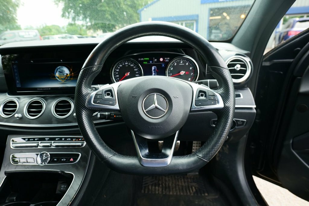 Mercedes-Benz E Class 2L Amg Line Black #4