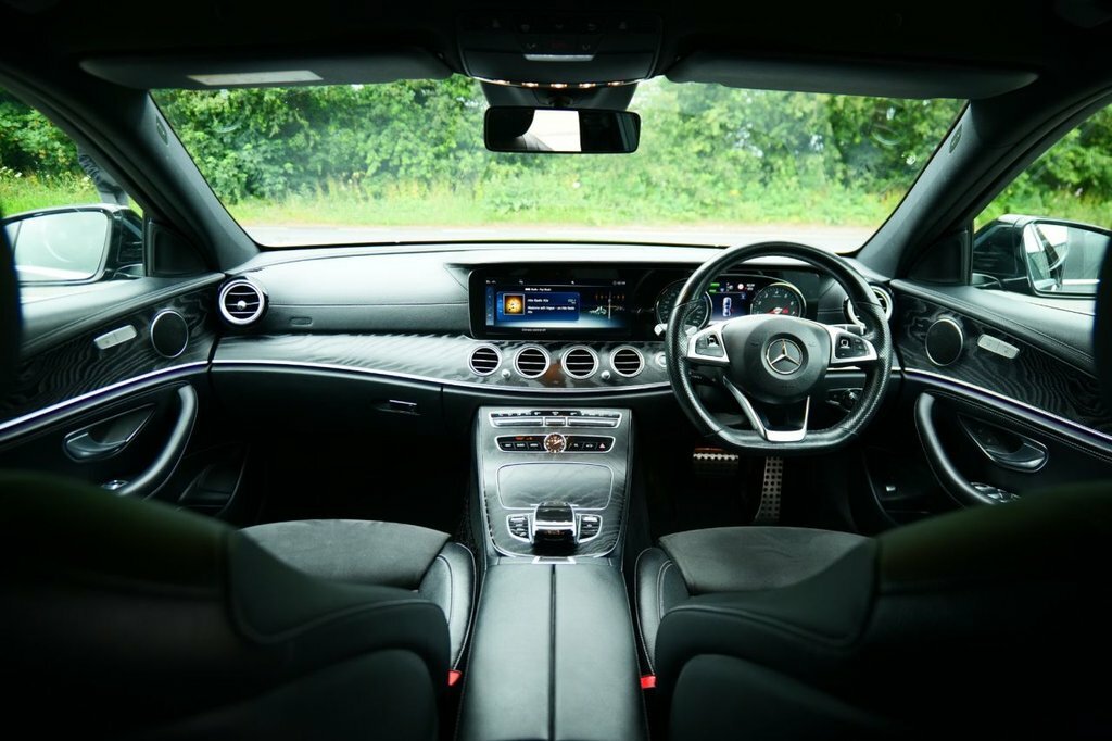 Mercedes-Benz E Class 2L Amg Line Black #3