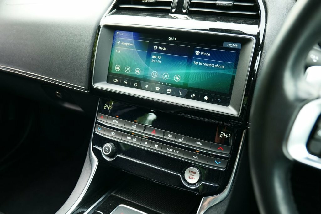 Jaguar XE 2L R-sport ML19WNC Red #6