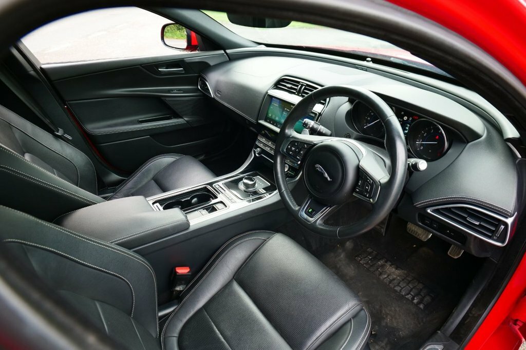 Jaguar XE 2L R-sport ML19WNC Red #3