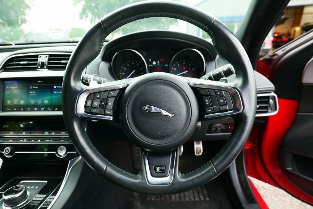 Jaguar XE 2L R-sport ML19WNC Red #4