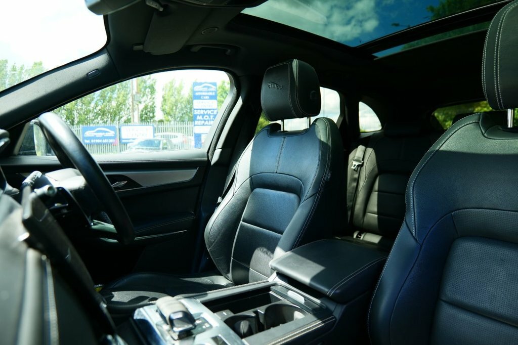 Jaguar F-Pace 2L R-dynamic S Black #2