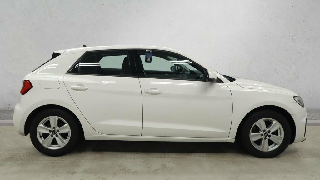 Audi A1 1L Technik DE22UFZ White #5