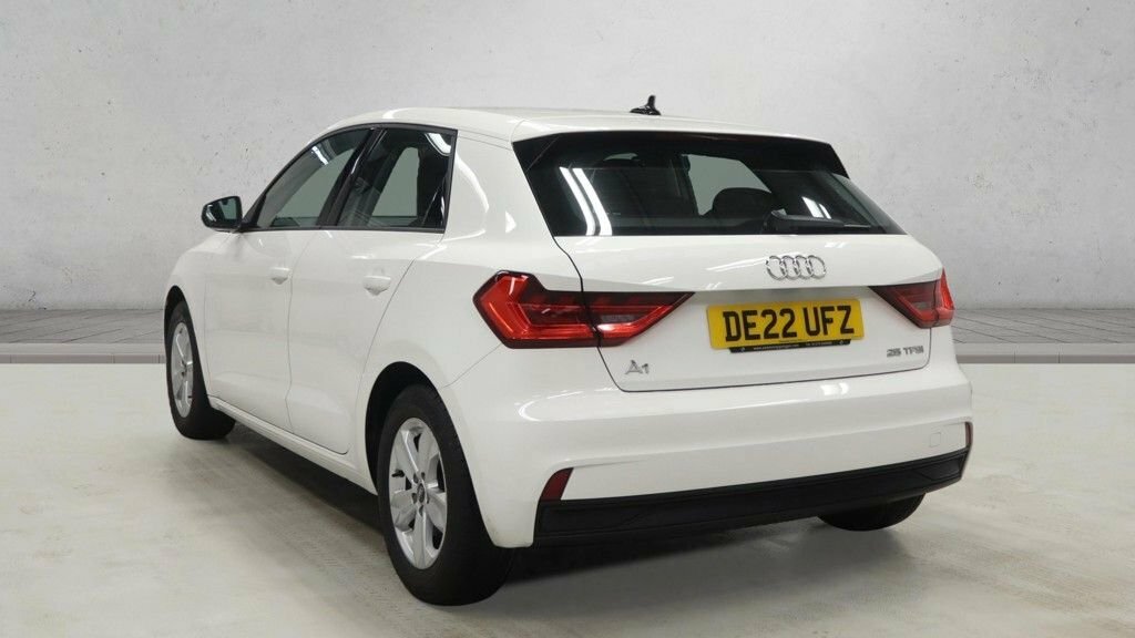 Audi A1 1L Technik DE22UFZ White #3