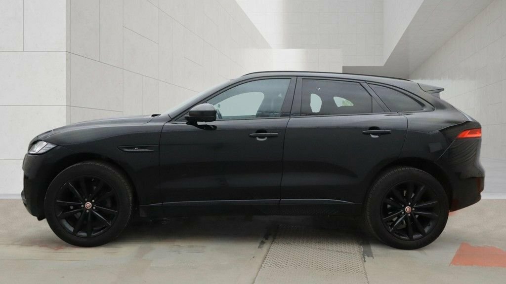 Jaguar F-Pace 2L Chequered Flag Black #6