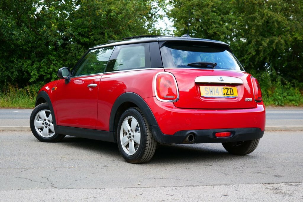 Mini Hatch 1.5L Cooper SW14CZD Red #2