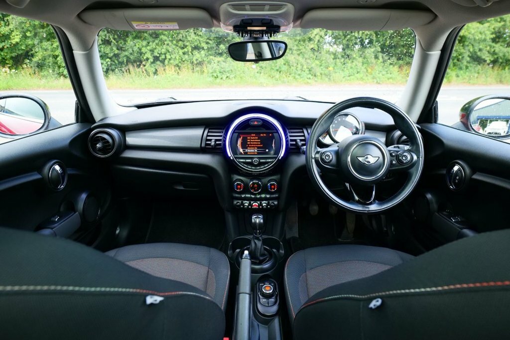 Mini Hatch 1.5L Cooper SW14CZD Red #3