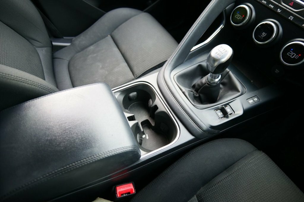 Jaguar E-Pace 2L Null White #6