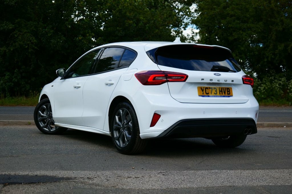 Ford Focus 1L St-line YC73HVB White #2