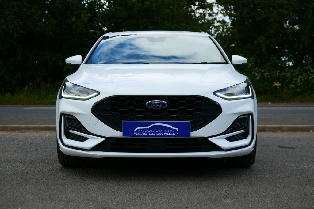 Ford Focus 1L St-line YC73HVB White #4