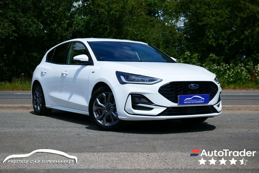 Ford Focus 1L St-line White