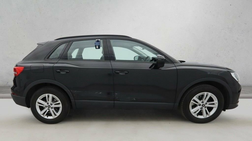 Audi Q3 1.5L Technik Black #5