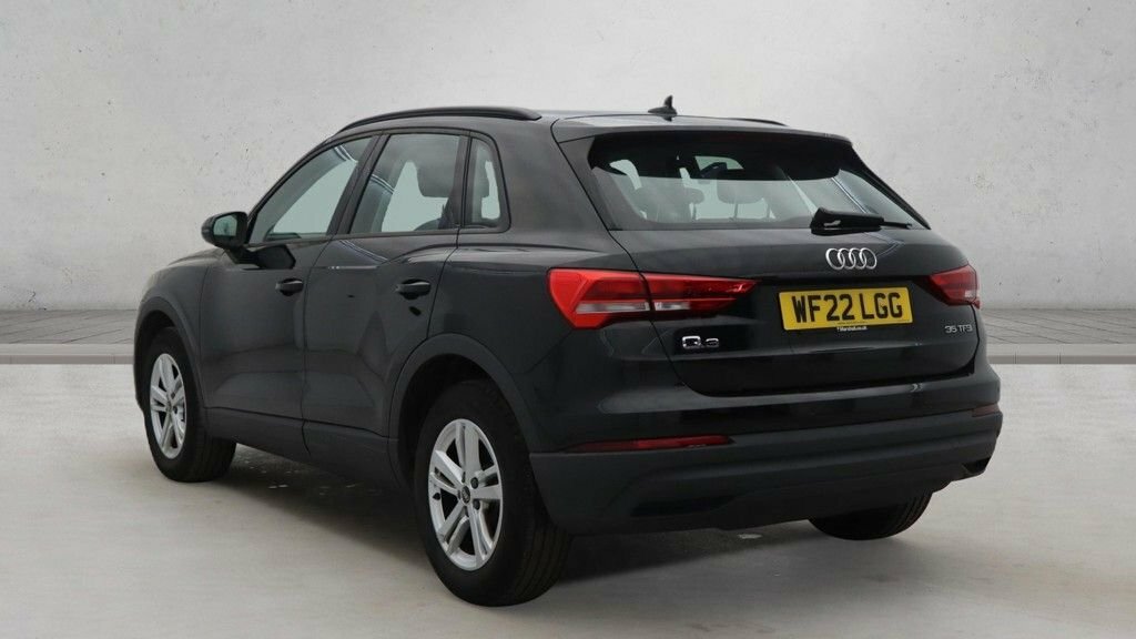 Audi Q3 1.5L Technik Black #3