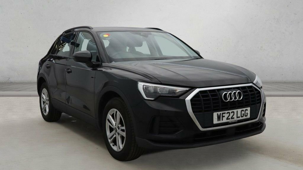 Audi Q3 1.5L Technik Black