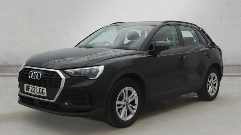 Audi Q3 1.5L Technik Black #4