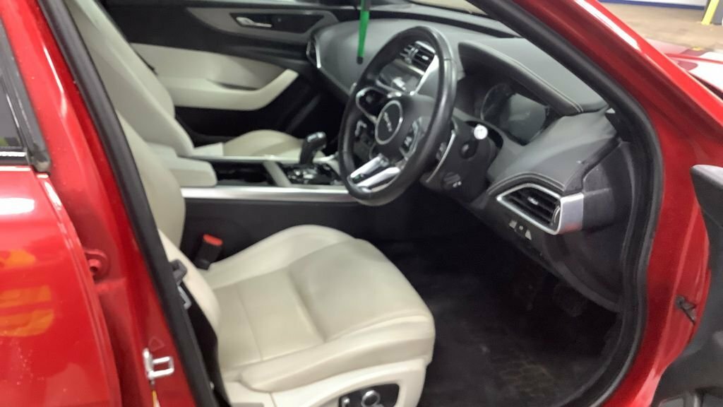 Jaguar XE 2L R-dynamic S Red #5