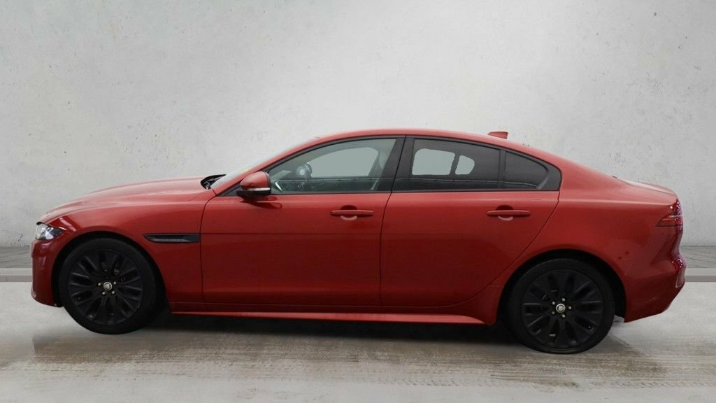 Jaguar XE 2L R-dynamic S Red #4