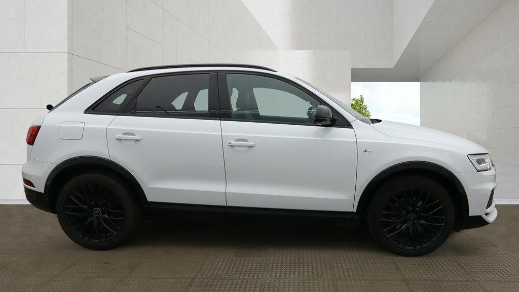 Audi Q3 2L Black Edition White #5