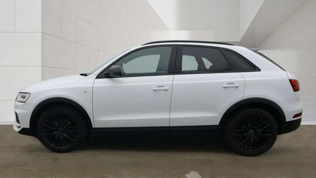 Audi Q3 2L Black Edition White #6