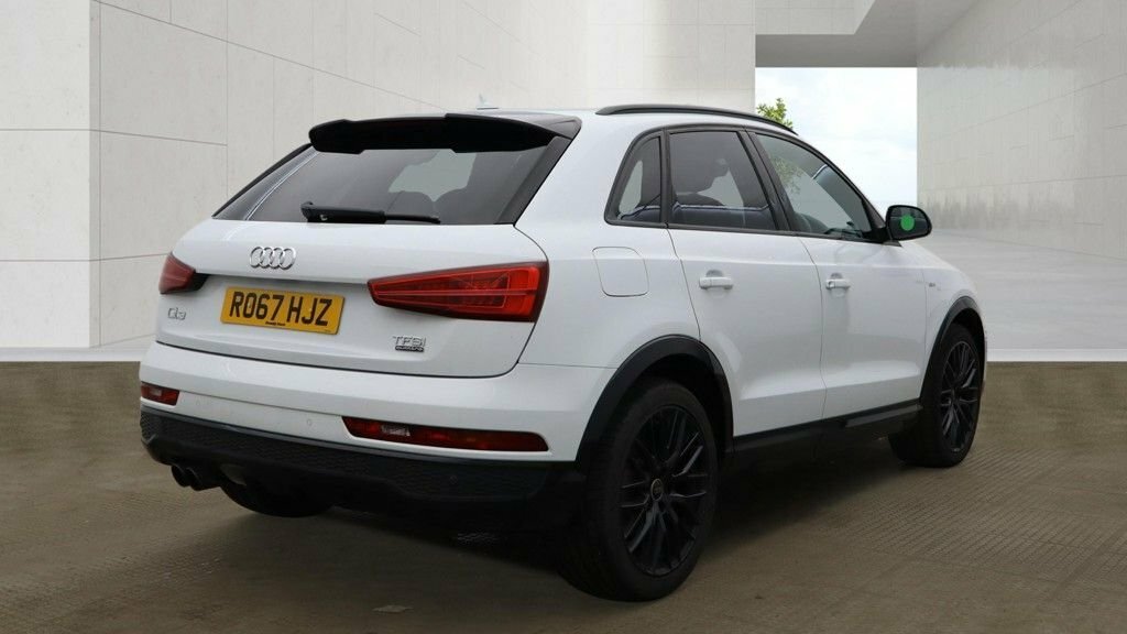 Audi Q3 2L Black Edition White #2