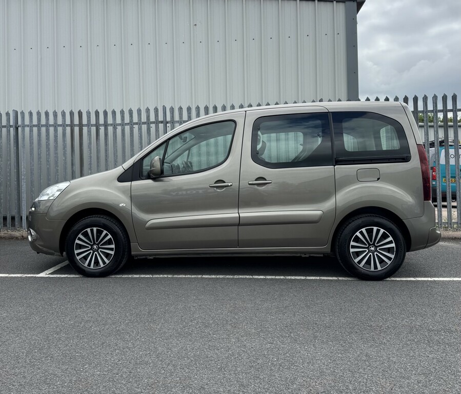 Peugeot Partner Tepee  Red #8