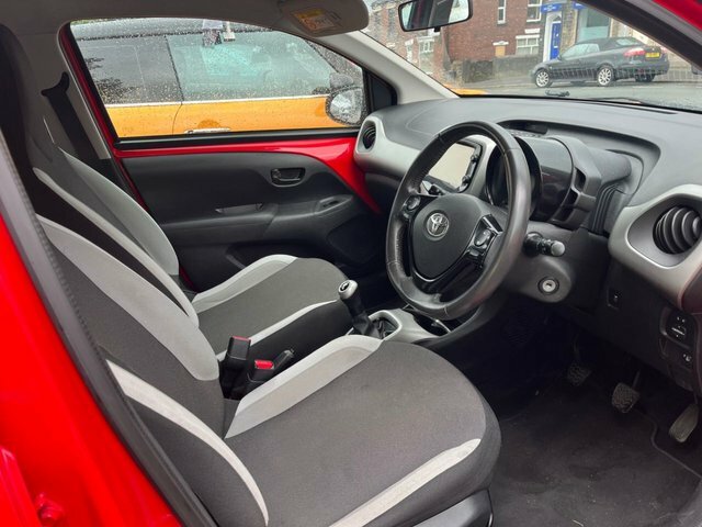 Toyota Aygo 1.0 Vvt-i X-play Hatchback Euro DE64WVR Red #5