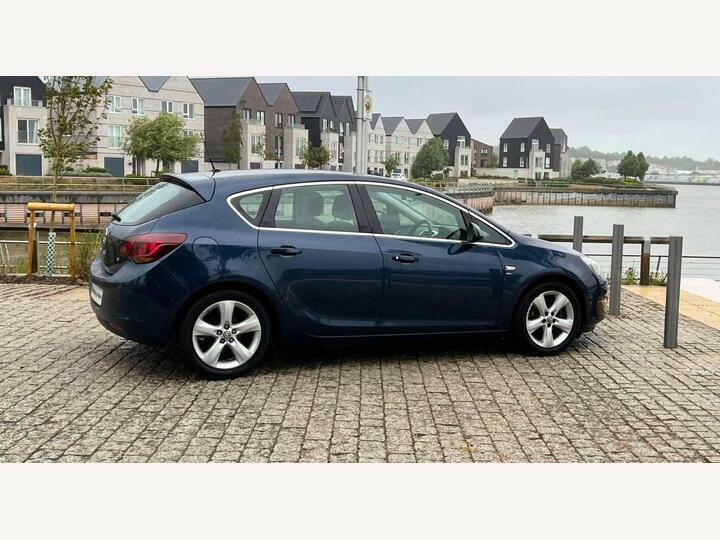 Vauxhall Astra Design Black #4