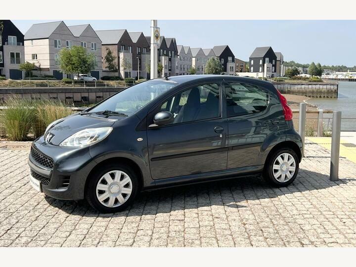 Peugeot 107 1.0 12V Urban Hatchback 2 Tronic Euro 4 Grey #4