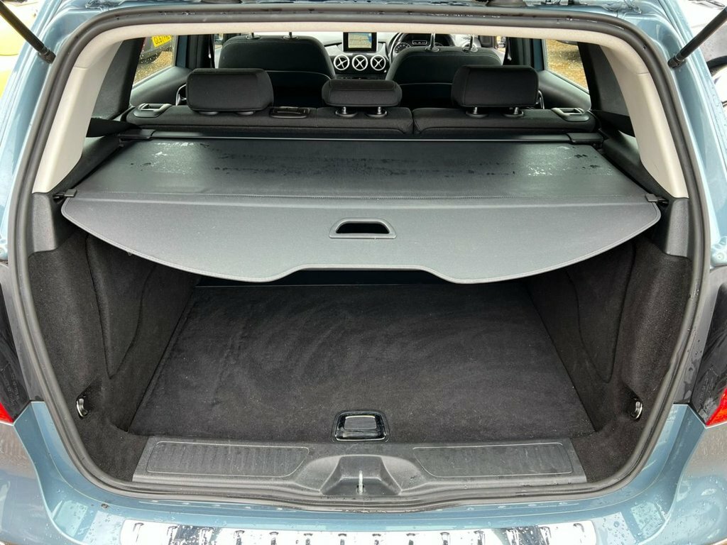 Mercedes-Benz B Class Se White #21