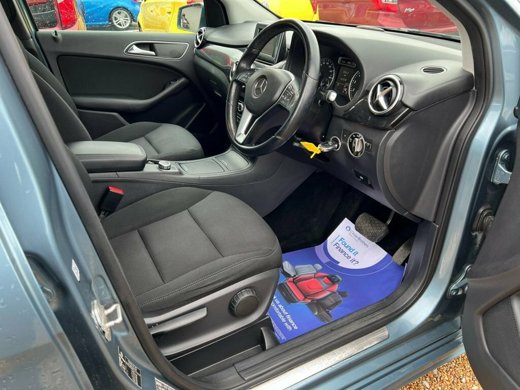 Mercedes-Benz B Class Se White #15