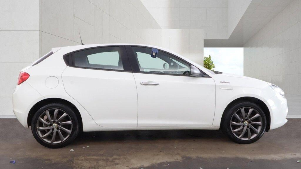 Alfa Romeo Giulietta Hatchback White #5