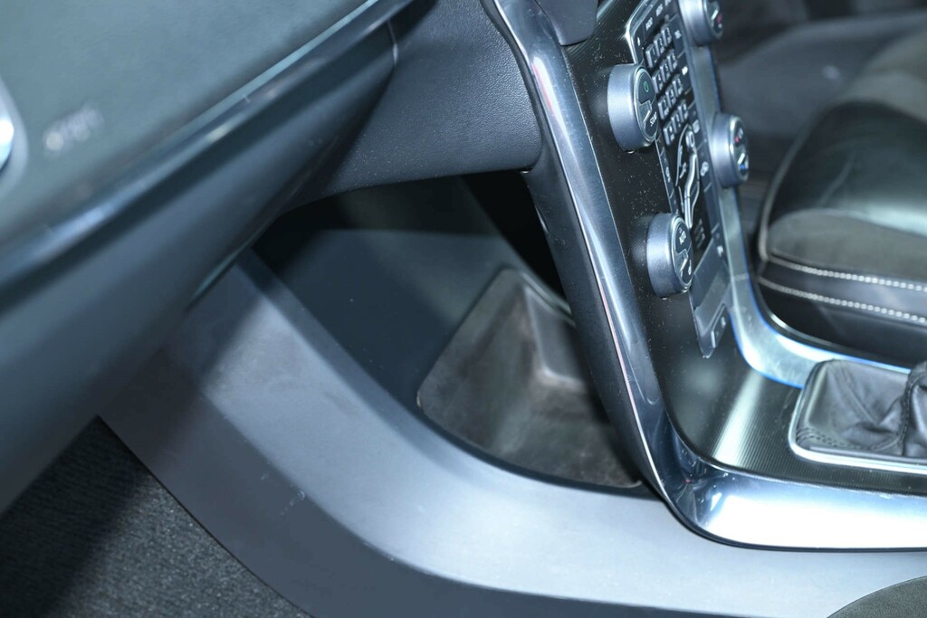 Volvo V40 2.0 D3 R-design Lux 148 Bhp Grey #30