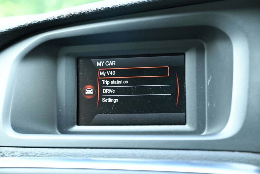 Volvo V40 2.0 D3 R-design Lux 148 Bhp Grey #13
