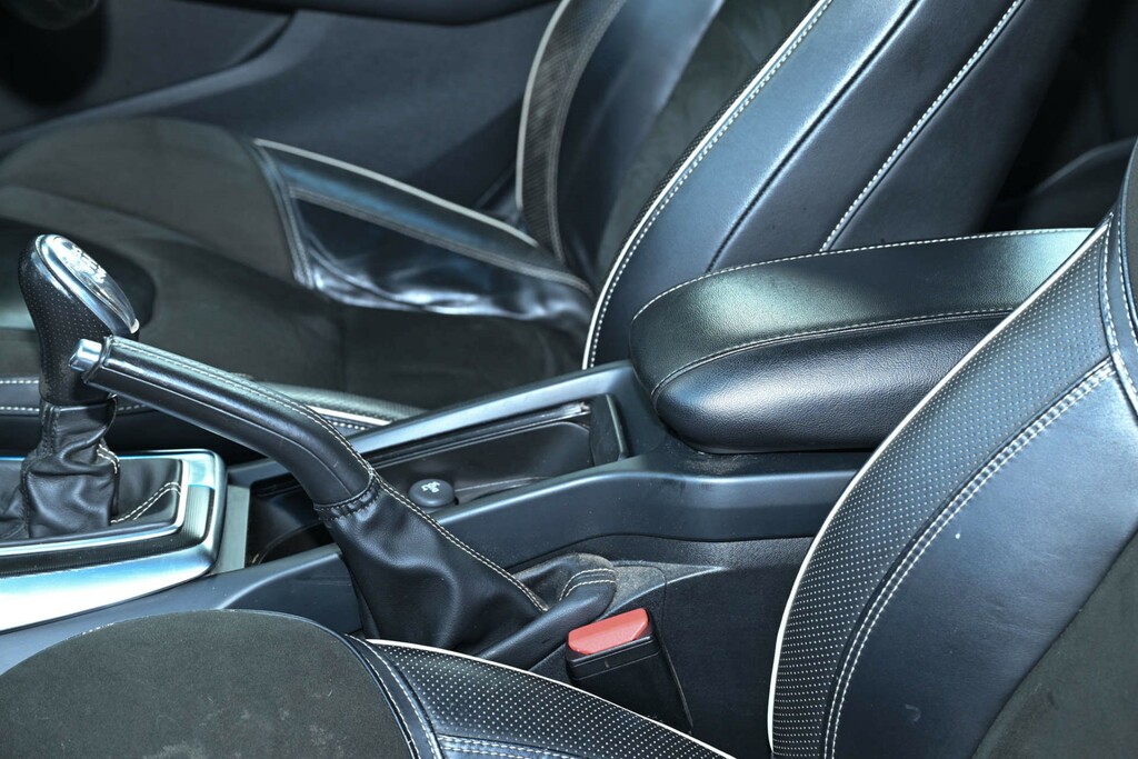 Volvo V40 2.0 D3 R-design Lux 148 Bhp Grey #31
