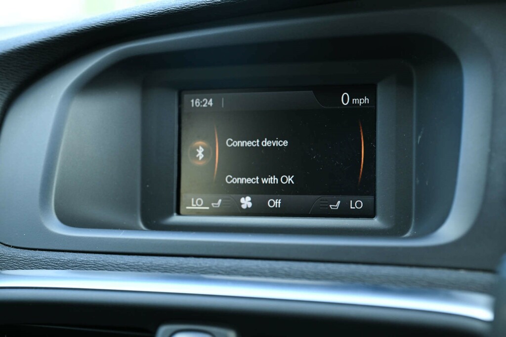 Volvo V40 2.0 D3 R-design Lux 148 Bhp Grey #14