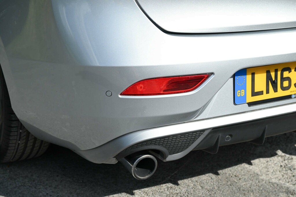 Volvo V40 2.0 D3 R-design Lux 148 Bhp Grey #38