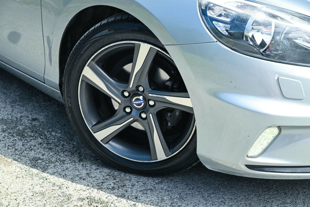 Volvo V40 2.0 D3 R-design Lux 148 Bhp Grey #9