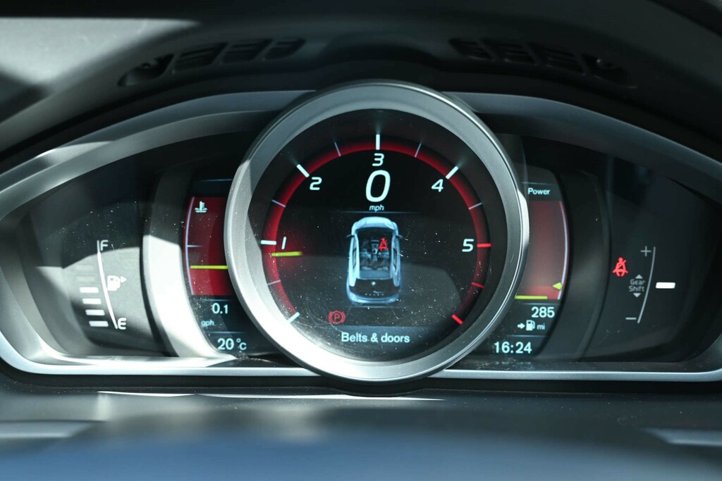 Volvo V40 2.0 D3 R-design Lux 148 Bhp Grey #19