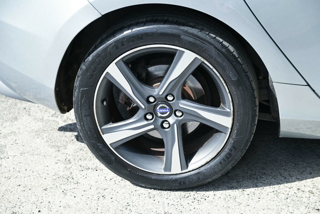 Volvo V40 2.0 D3 R-design Lux 148 Bhp Grey #39