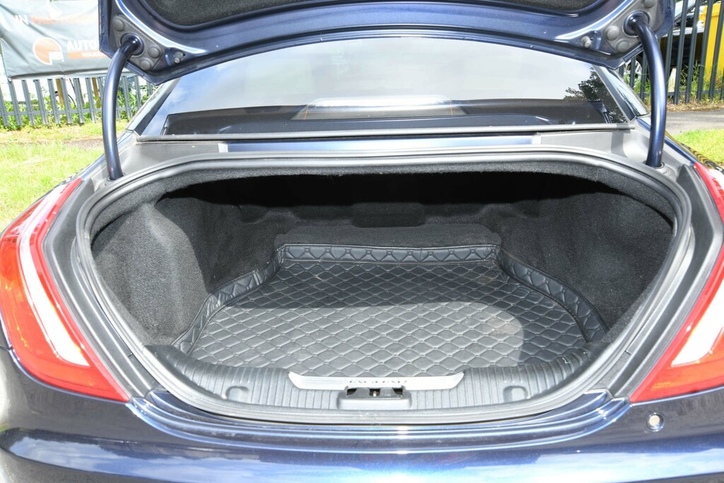 Jaguar XJ D V6 L Black #16