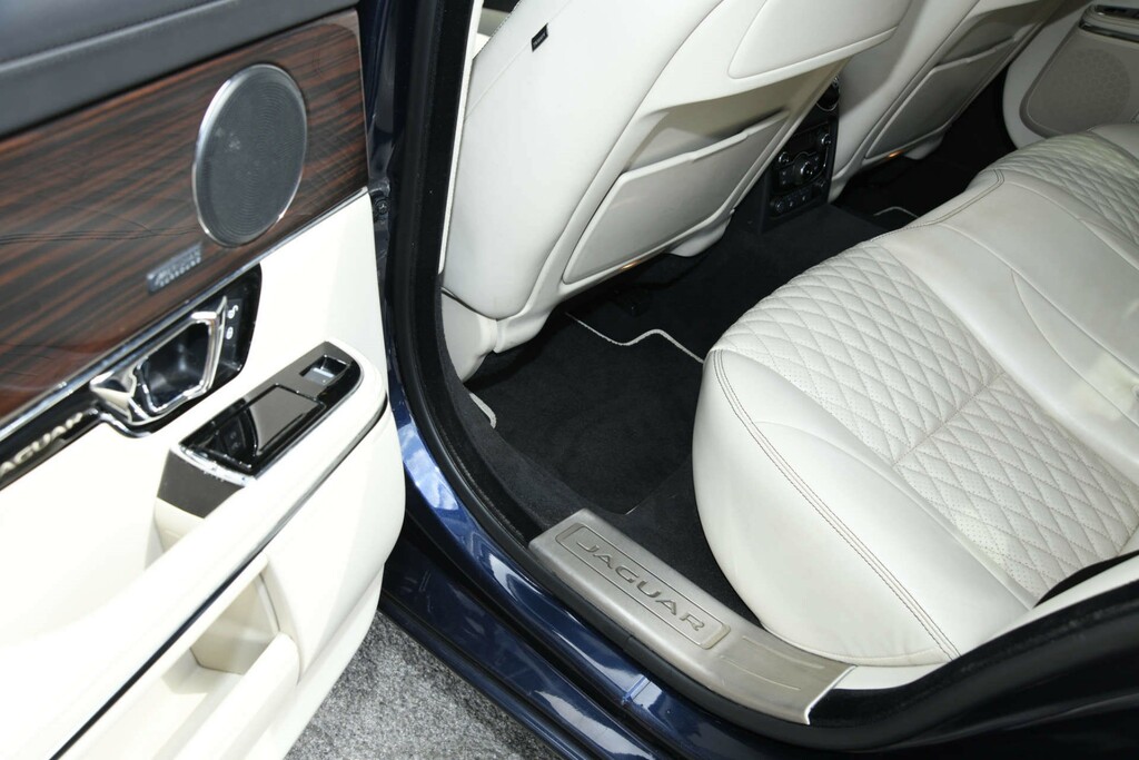 Jaguar XJ D V6 L Black #28