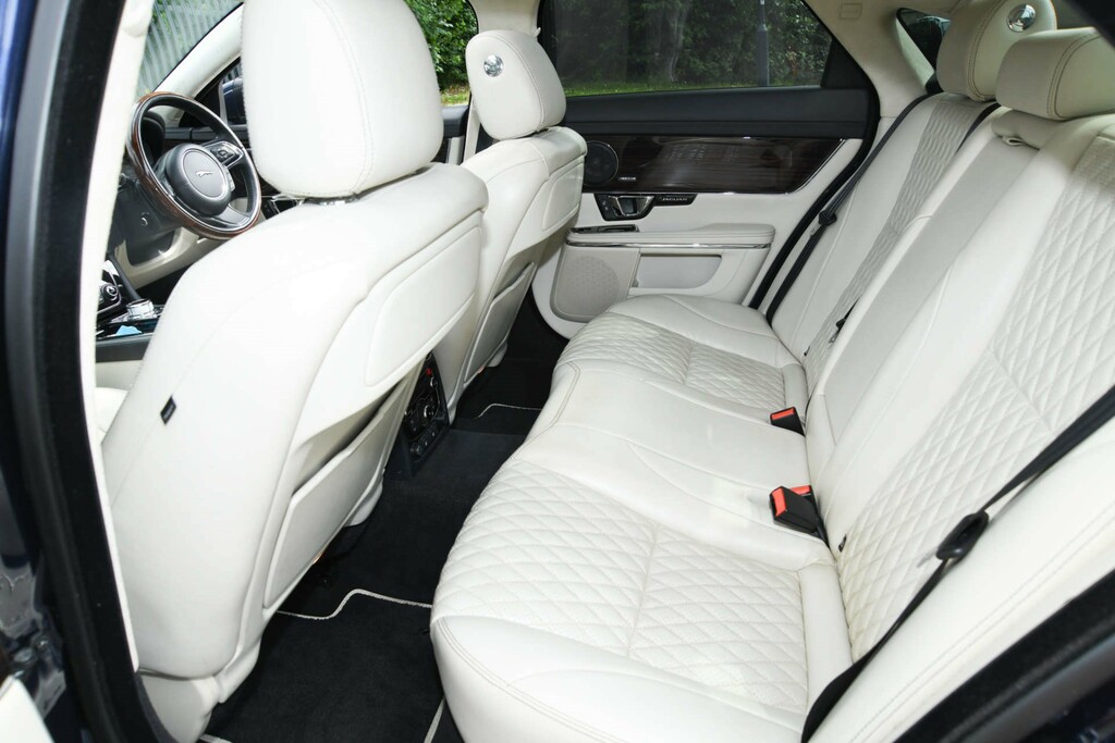 Jaguar XJ D V6 L Black #22