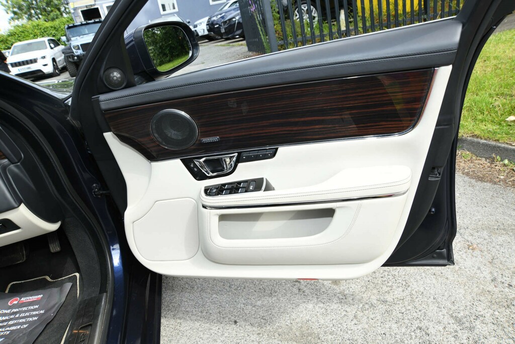 Jaguar XJ D V6 L Black #29