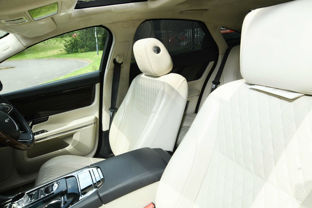 Jaguar XJ D V6 L Black #21